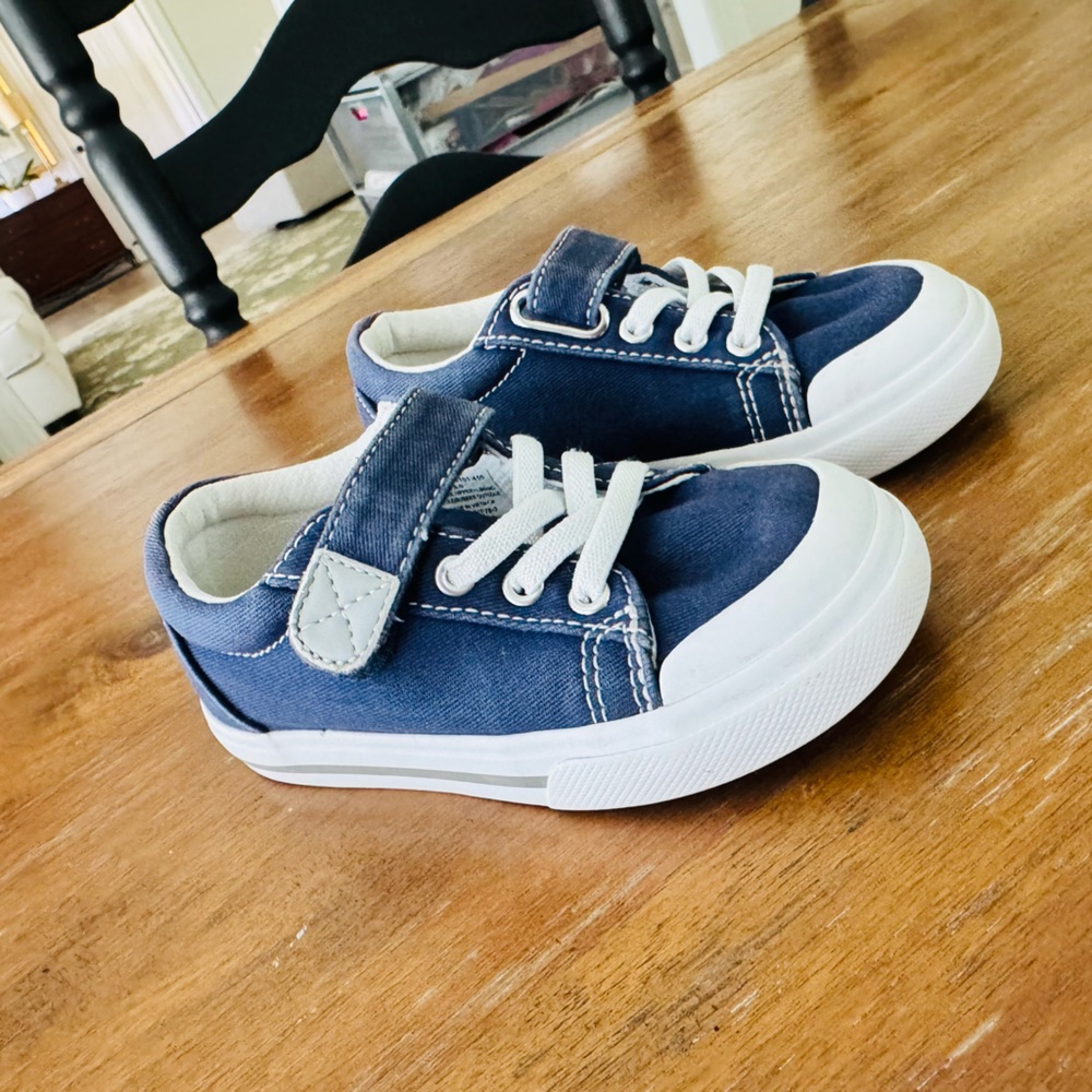 Toddler Boys Footmates Jordan. Color Navy. Size 8. Play condition.